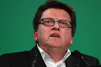 Werder-Präsident Hubertus Hess-Grunewald kritisiert Clemens Tönnies.