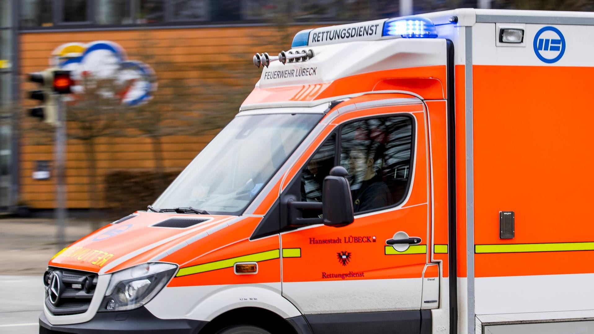 Rettungswagen im Einsatz: Als Notärzte zu ihrem Fahrzeug zurückkehren wollten, war dieses plötzlich weg. (Symbolbild) Rettungswagen im Einsatz: Als Notärzte zu ihrem Fahrzeug zurückkehren wollten, war dieses plötzlich weg. (Symbolbild)