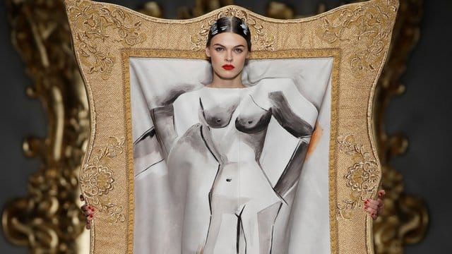 Wie gemalt und eingerahmt: Kreation von Moschino in Mailand.