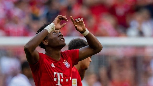 Bayerns David Alaba hatte sich gegen RB Leipzig am Oberschenkel verletzt. Bayerns David Alaba hatte sich gegen RB Leipzig am Oberschenkel verletzt.