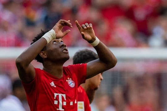 Bayerns David Alaba hatte sich gegen RB Leipzig am Oberschenkel verletzt.
