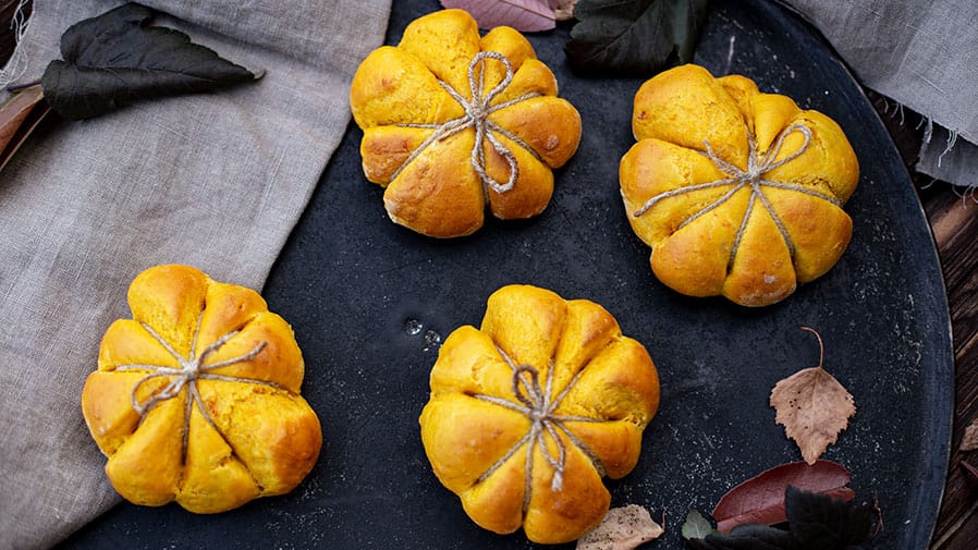 Kürbisbrötchen: Noch warm sind sie ein ganz besonderer Genuss.