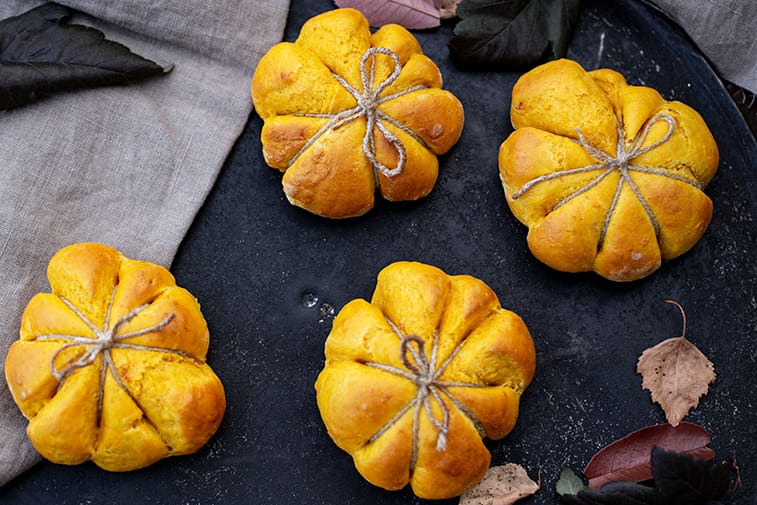 Kürbisbrötchen: Noch warm sind sie ein ganz besonderer Genuss.