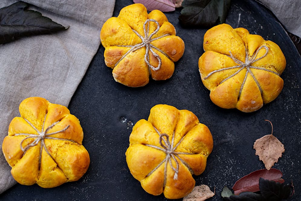 Kürbisbrötchen: Noch warm sind sie ein ganz besonderer Genuss.