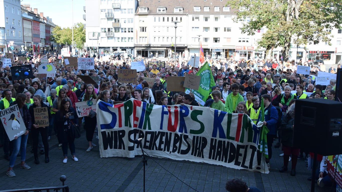 Demonstrierende in Hagen: Tausende Menschen warben am Freitag in Hagen für mehr Klimaschutz.