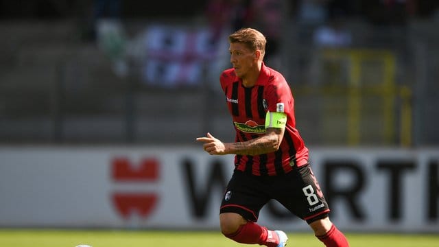 Mike Frantz hat seinen Vertrag in Freiburg verlängert. Mike Frantz hat seinen Vertrag in Freiburg verlängert.
