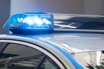 Blaulicht: In Zweibrücken sucht die Polizei nach zwei Tätern. (Symbolbild)
