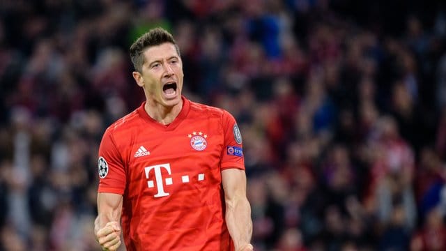 Lewandowski könnte der erste Bayern-Profi seit Carsten Jancker werden, der an den ersten fünf Spieltagen trifft. Lewandowski könnte der erste Bayern-Profi seit Carsten Jancker werden, der an den ersten fünf Spieltagen trifft.