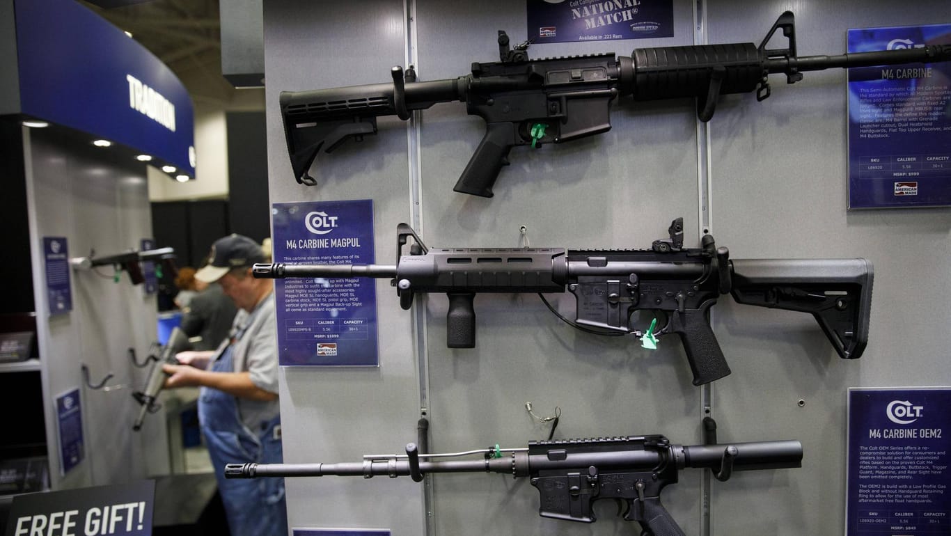 Waffemesse in Texas mit AR-15-Gewehren von Colt: Als Grund für die Entscheidung nennt das Untetrnehmen eine Überkapazität auf dem Markt für moderne Sportwaffen. (Symbolfoto)