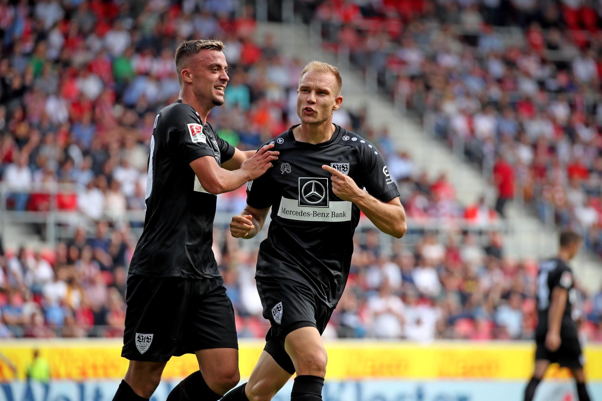 Der VfB um Philipp Förster (l.) und Holger Badstuber will Tabellenführer bleiben.