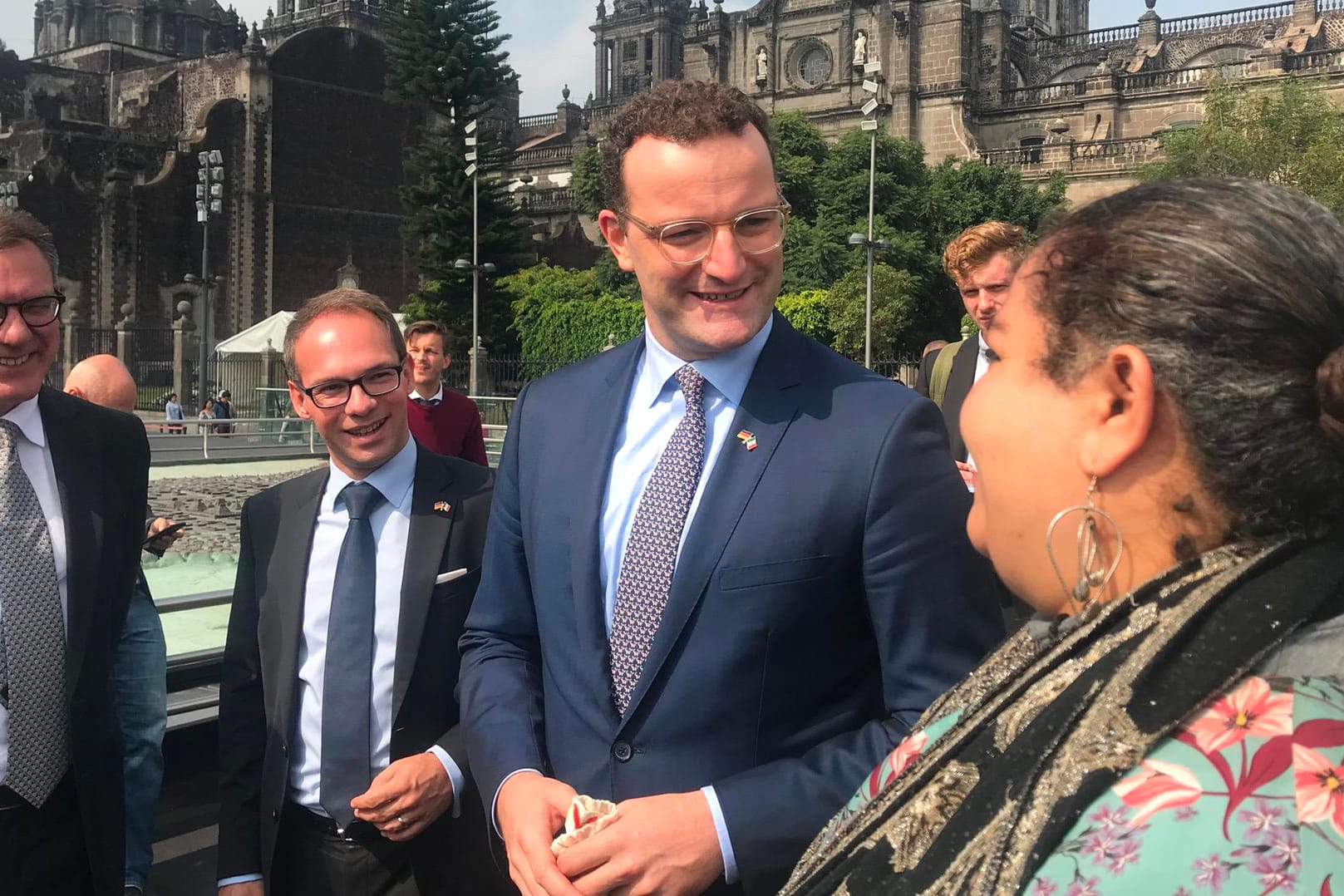 Jens Spahn (m.): Der Bundesgesundheitsminister wirbt in Mexiko um Pflegekräfte für Deutschland.