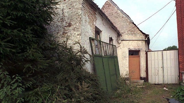 August 1996: Das damalige Haus von Marc Dutroux im belgischen Sars-la-Buissiere. August 1996: Das damalige Haus von Marc Dutroux im belgischen Sars-la-Buissiere.