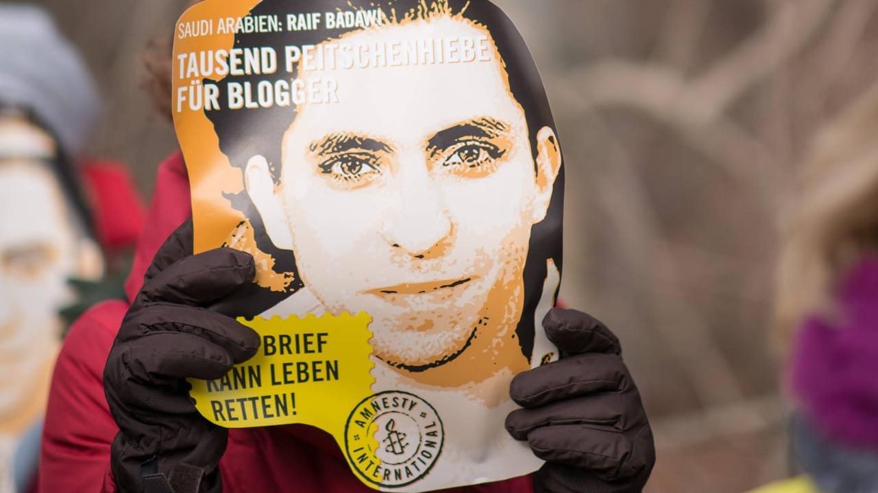 Demonstranten fordern Freiheit für Raid Badawi (Archivbild): Der Blogger wurde in Saudi-Arabien zu 1.000 Stockschlägen verurteilt.