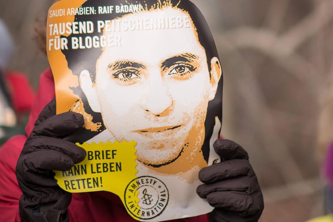 Demonstranten fordern Freiheit für Raid Badawi (Archivbild): Der Blogger wurde in Saudi-Arabien zu 1.000 Stockschlägen verurteilt.