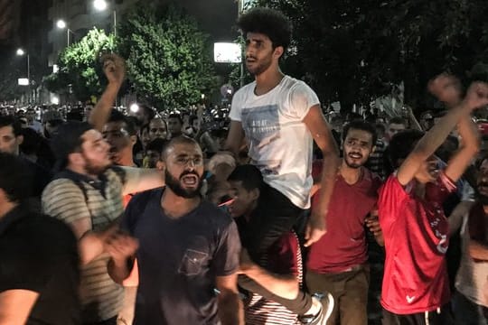 Demonstranten bei einem Protest gegen die Regierung in der Innenstadt von Kairo.