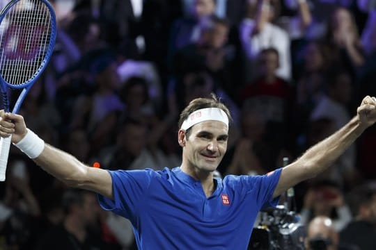 Routiniert hat Roger Federer mit seinem Sieg beim Laver Cup Team Europa wieder in Führung gebracht.