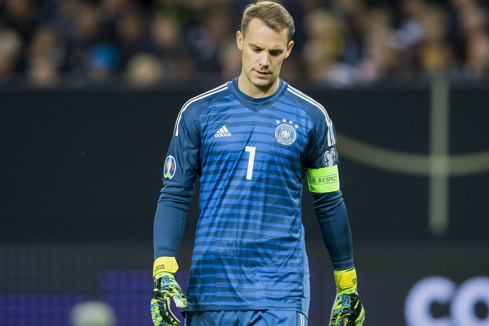 Nationaltorwart Manuel Neuer. Für t-online.de-Kolumnist Gerhard Spörl hat der Schlussmann nicht das Format zum Mannschaftskapitän.