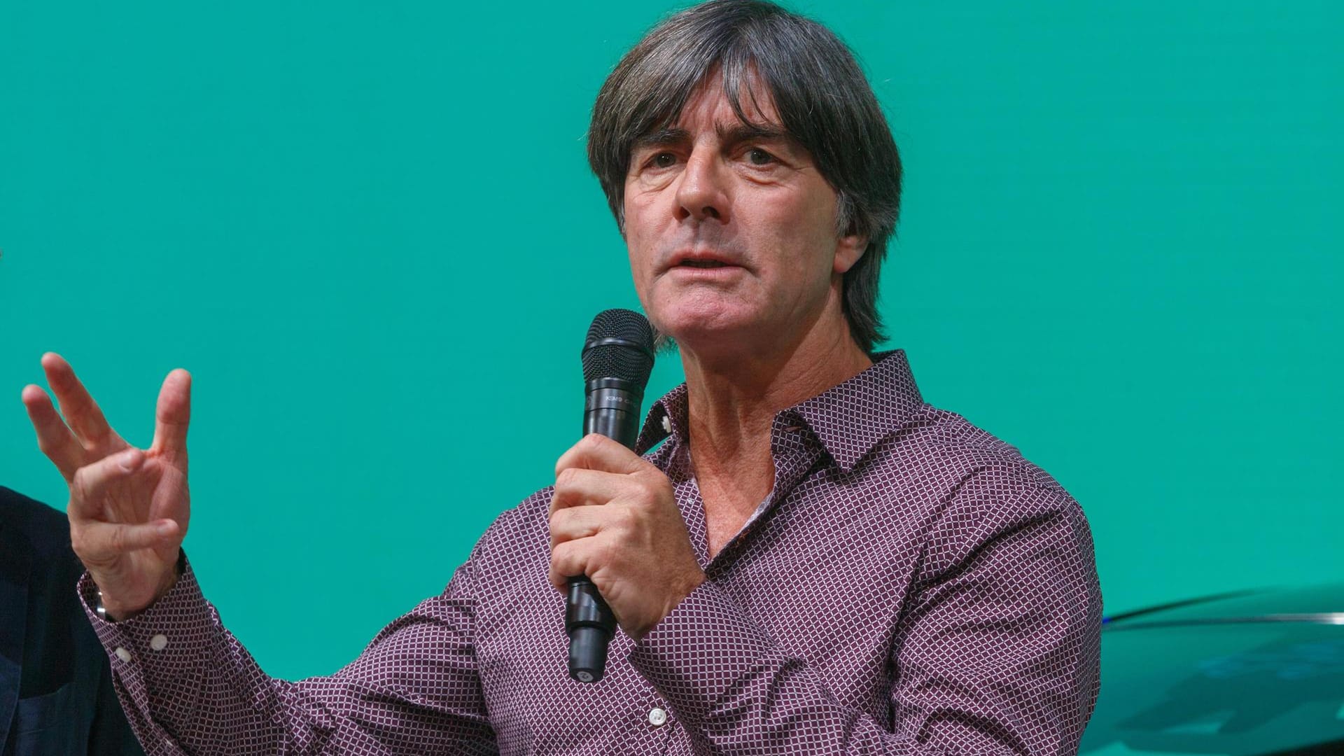 Bundestrainer Joachim Löw: Der 59-Jährige reagiert auf die Äußerungen von Bayern-Präsident Uli Hoeneß.