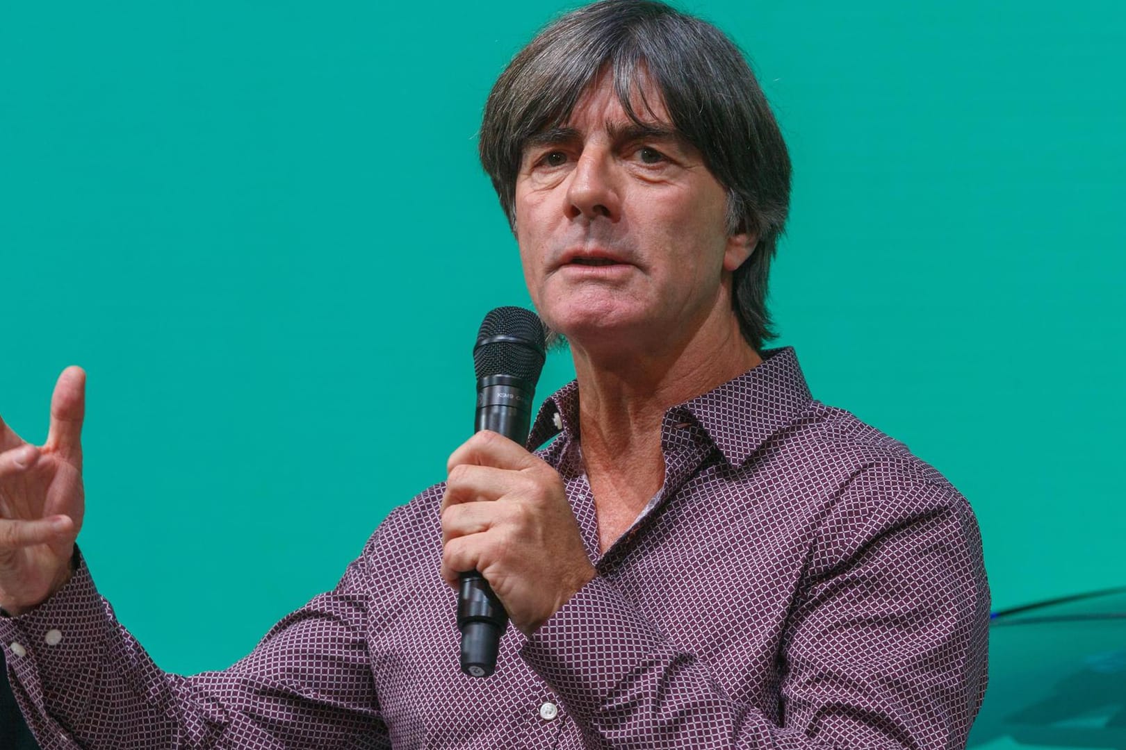 Bundestrainer Joachim Löw: Der 59-Jährige reagiert auf die Äußerungen von Bayern-Präsident Uli Hoeneß.