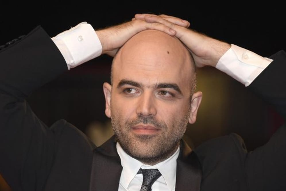 Der italienische Journalist und Schriftsteller Roberto Saviano wird 40.