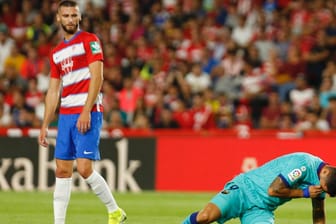 Bezeichnendes Bild: Barcelonas Luis Suarez am Boden im Spiel gegen Granada.