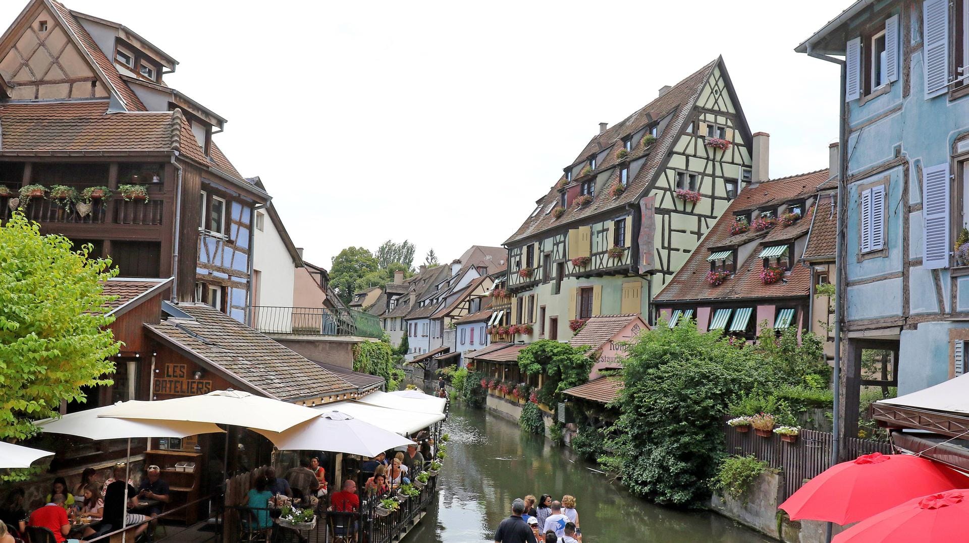 Colmar (Archivbild): In der französischen Stadt lenkte ein Mann sein Auto in eine Moschee.