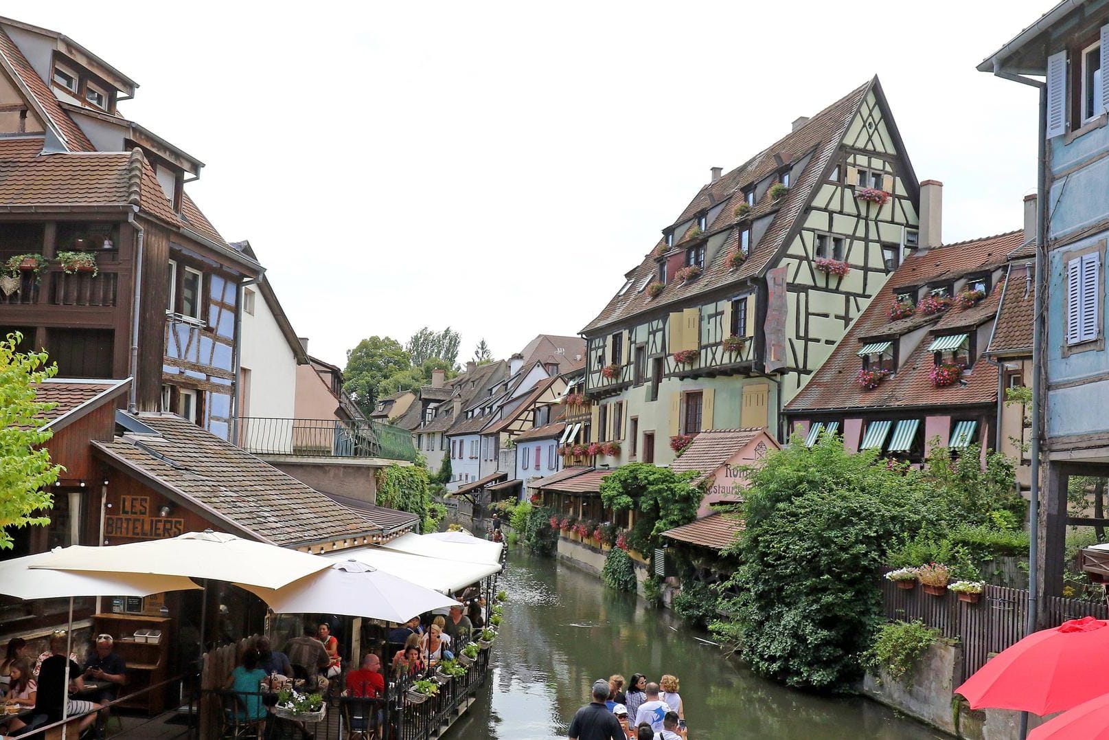 Colmar (Archivbild): In der französischen Stadt lenkte ein Mann sein Auto in eine Moschee.