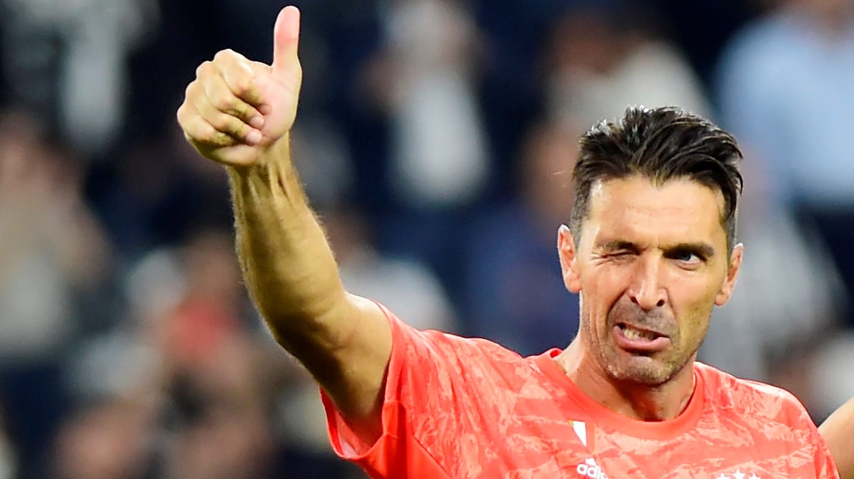 Gianluigi Buffon: Daumen hoch für eine starke Partie.