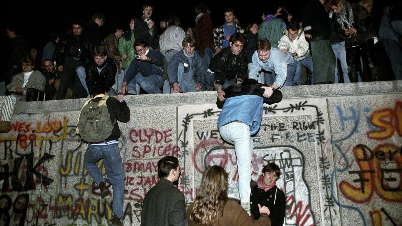 Berlin, Nacht vom 9. auf den 10. November 1989: Als die Mauer fiel, spielte Harald Jäger dabei eine Rolle.