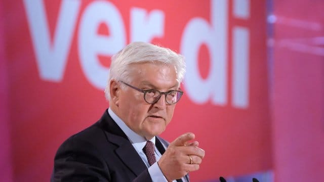 Bundespräsident Frank-Walter Steinmeier spricht zur Eröffnung des Verdi-Bundeskongresses in Leipzig.