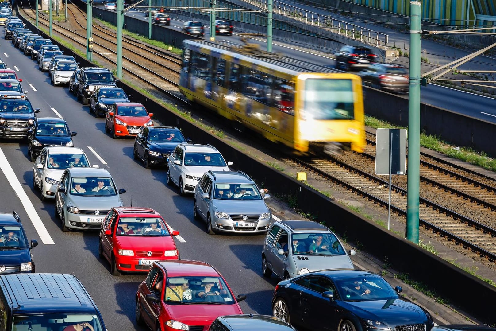 Autobahn in Essen: Der Verkehr ist eine immense Quelle für CO2.