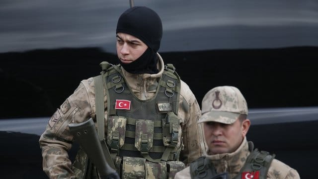 Türkische Soldaten im vergangenen Jahr an der Grenze zu Syrien. Türkische Soldaten im vergangenen Jahr an der Grenze zu Syrien.