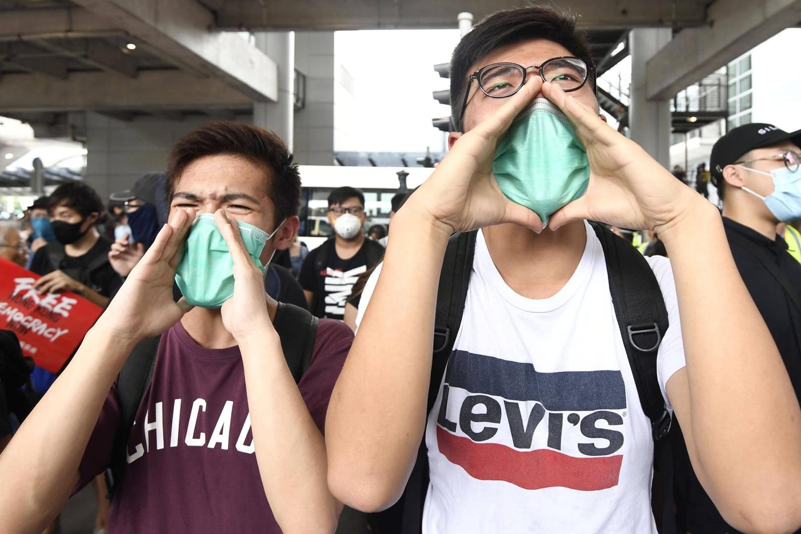 Proteste am Flughafen Hongkong: Die Polizei führt strenge Kontrollen durch. (Archivbild)