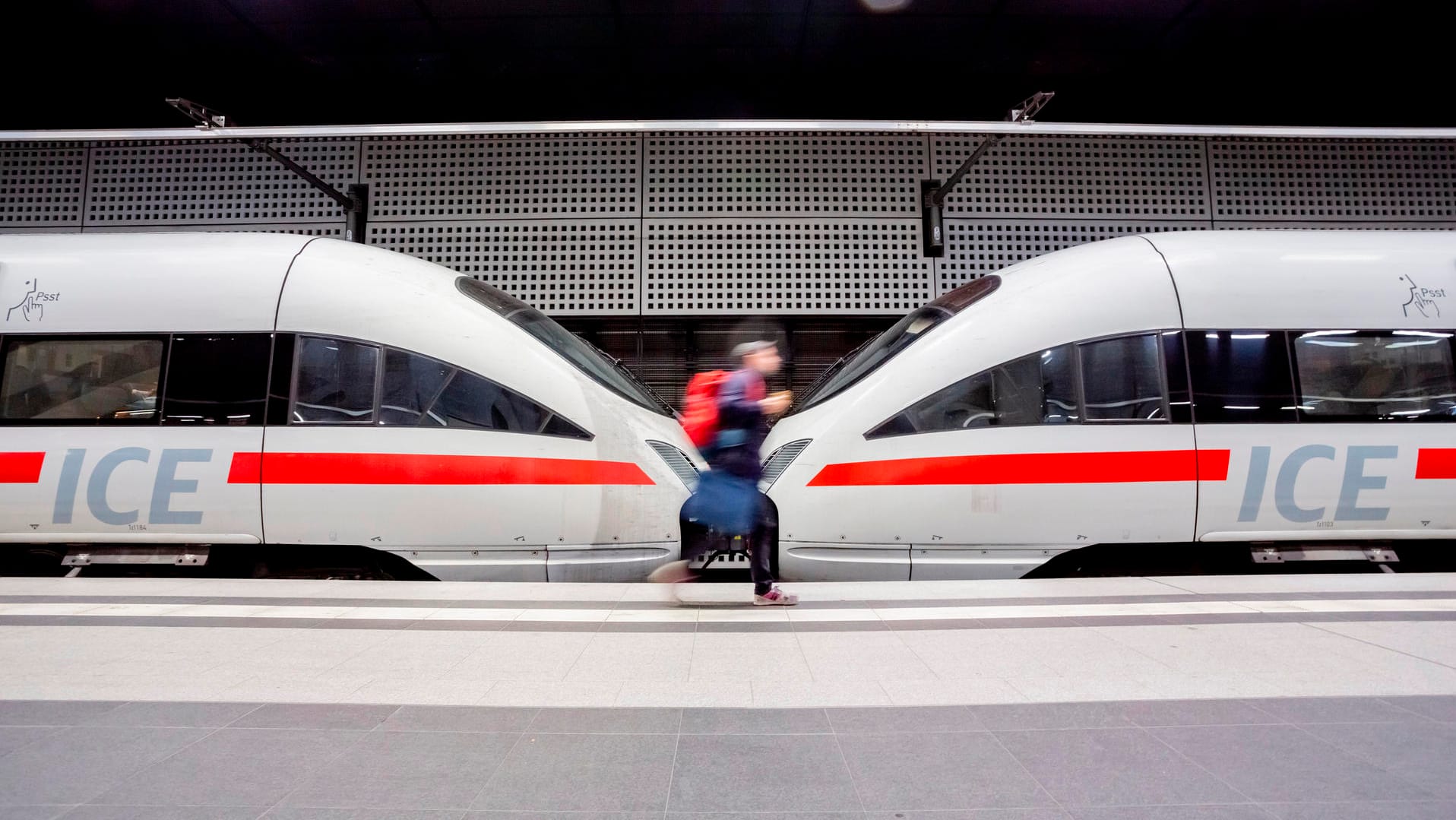 ICE hält am Bahnhof: Die Bahn erwartet einen enormen Wachstumsschub vom Klimapaket der Regierung.