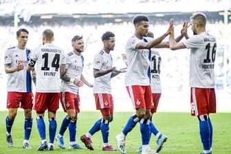 Hamburgs Spieler feiern den Treffer zum zwischenzeitlichen 2:0.