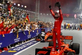 Überglücklich: Sebastian Vettel feiert seinen Sieg in Singapur.