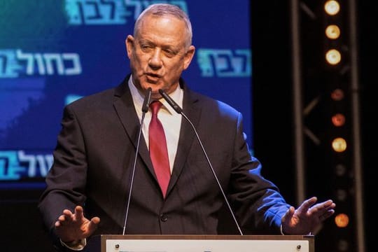 Das Mitte-Bündnis Blau-Weiß von Benny Gantz wurde mit 33 von 120 Sitzen stärkste Fraktion im Parlament.