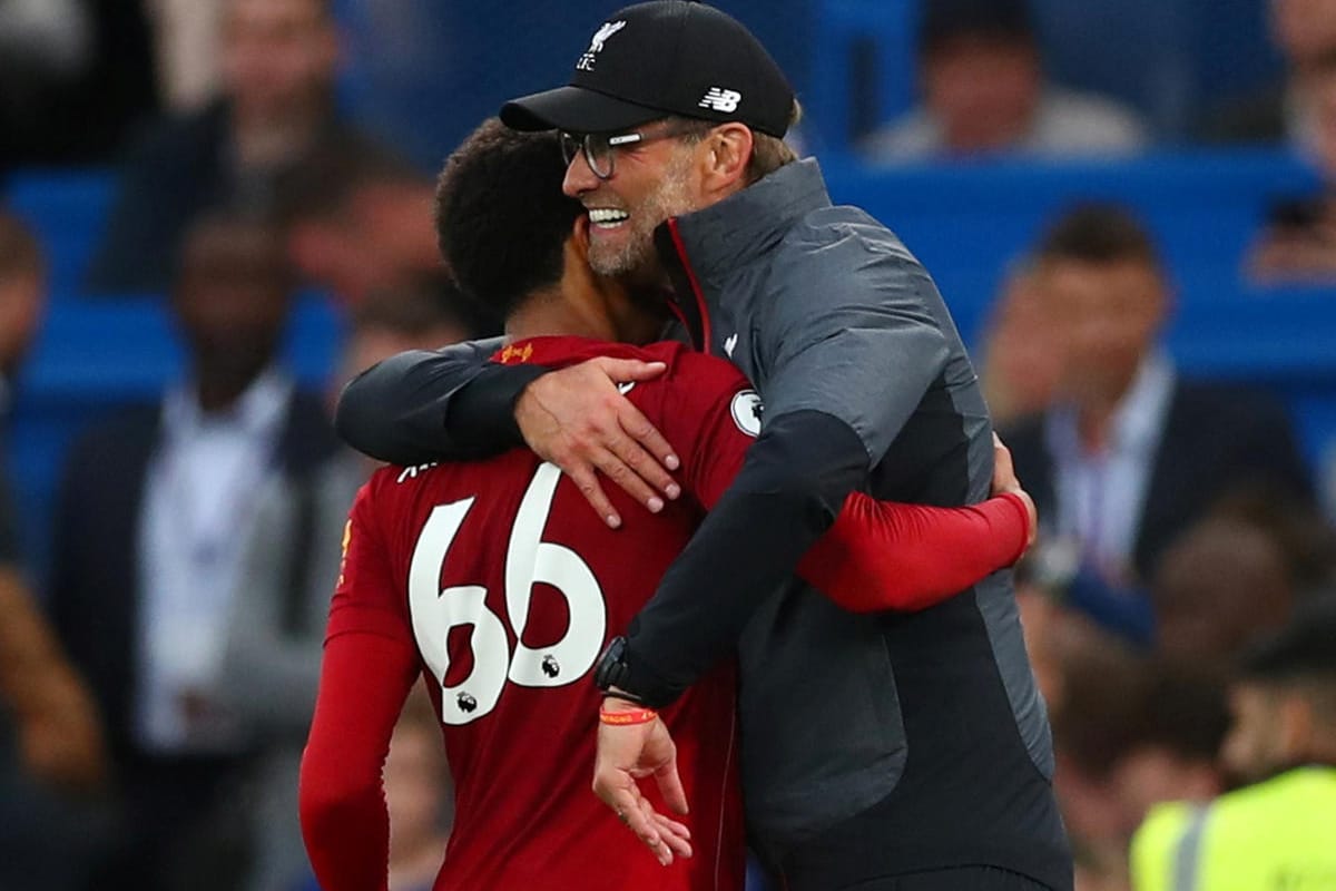 Jubel: Liverpool-Trainer Jürgen Klopp (r.) jubelt mit Torschütze Trent Alexander-Arnold.