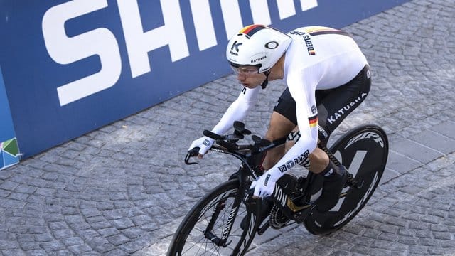 Tony Martin geht trotz anhaltender Probleme in seiner Spezialdisziplin, dem Zeitfahren, an den Start.