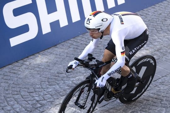 Tony Martin geht trotz anhaltender Probleme in seiner Spezialdisziplin, dem Zeitfahren, an den Start.