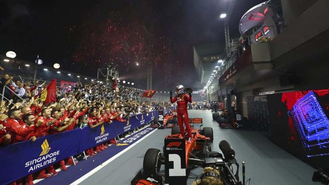 Sebastian Vettel ist nun alleiniger Rekordsieger beim Formel-1-Nachtrennen in Singapur.