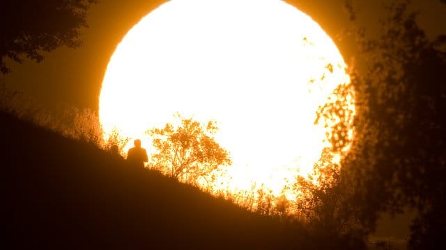 Der Klimawandel sorgt nicht nur für einen steigenden Meeresspiegel und mehr Dürren - er gefährdet auch die Gesundheit. Der Klimawandel sorgt nicht nur für einen steigenden Meeresspiegel und mehr Dürren - er gefährdet auch die Gesundheit.