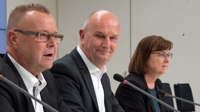 Michael Stübgen, kommissarischer Vorsitzender der CDU-Brandenburg, Dietmar Woidke, Ministerpräsident und SPD-Vorsitzender in Brandenburg, und Ursula Nonnemacher, Fraktionsvorsitzende der Brandenburger Grünen (v.