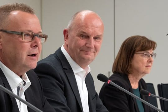 Michael Stübgen, kommissarischer Vorsitzender der CDU-Brandenburg, Dietmar Woidke, Ministerpräsident und SPD-Vorsitzender in Brandenburg, und Ursula Nonnemacher, Fraktionsvorsitzende der Brandenburger Grünen (v.