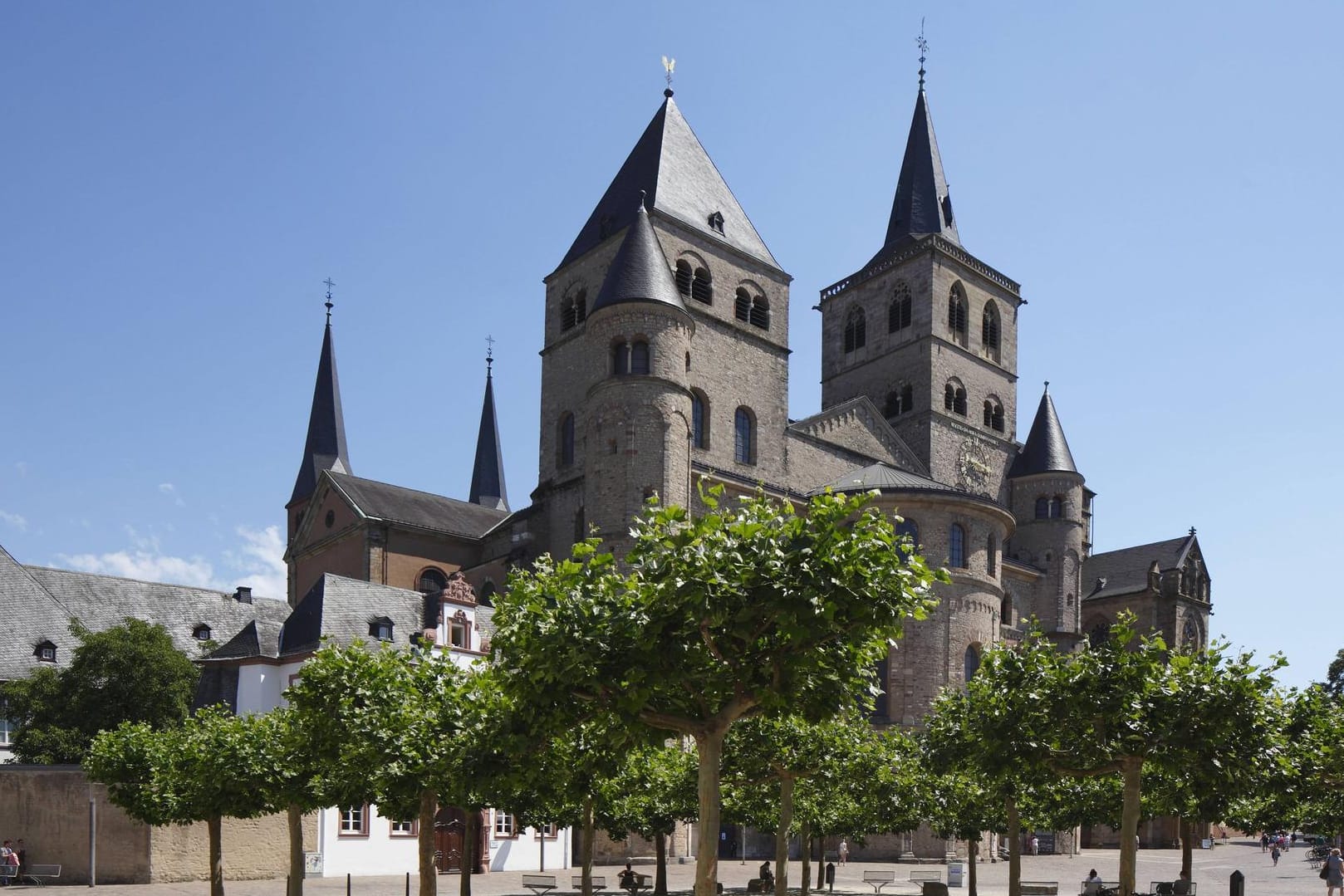 Der Trierer Dom: Ein Pfarrer wird des sexuellen Missbrauchs beschuldigt. (Archivbild)