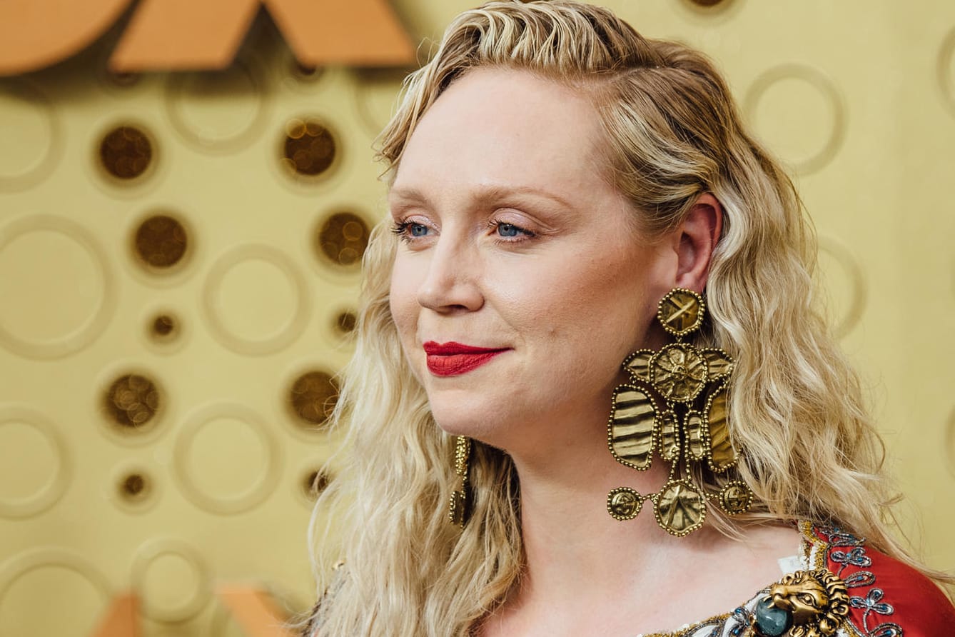 Gwendoline Christie: Für die Emmy-Verleihung wählte die Schauspielerin einen ausgefallenen Look.