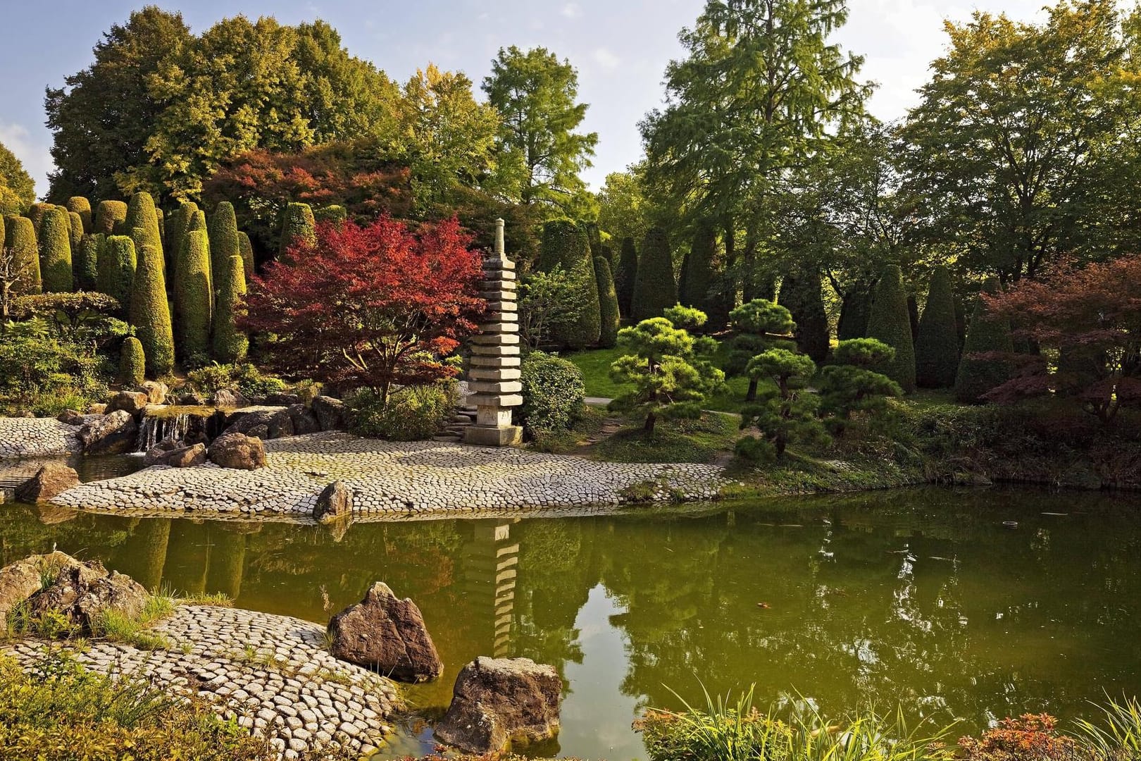 Japanischer Garten im Freizeitpark Rheinaue: Der Rheinauepark ist ein Bürger-, Erholungs- und Freizeitpark.