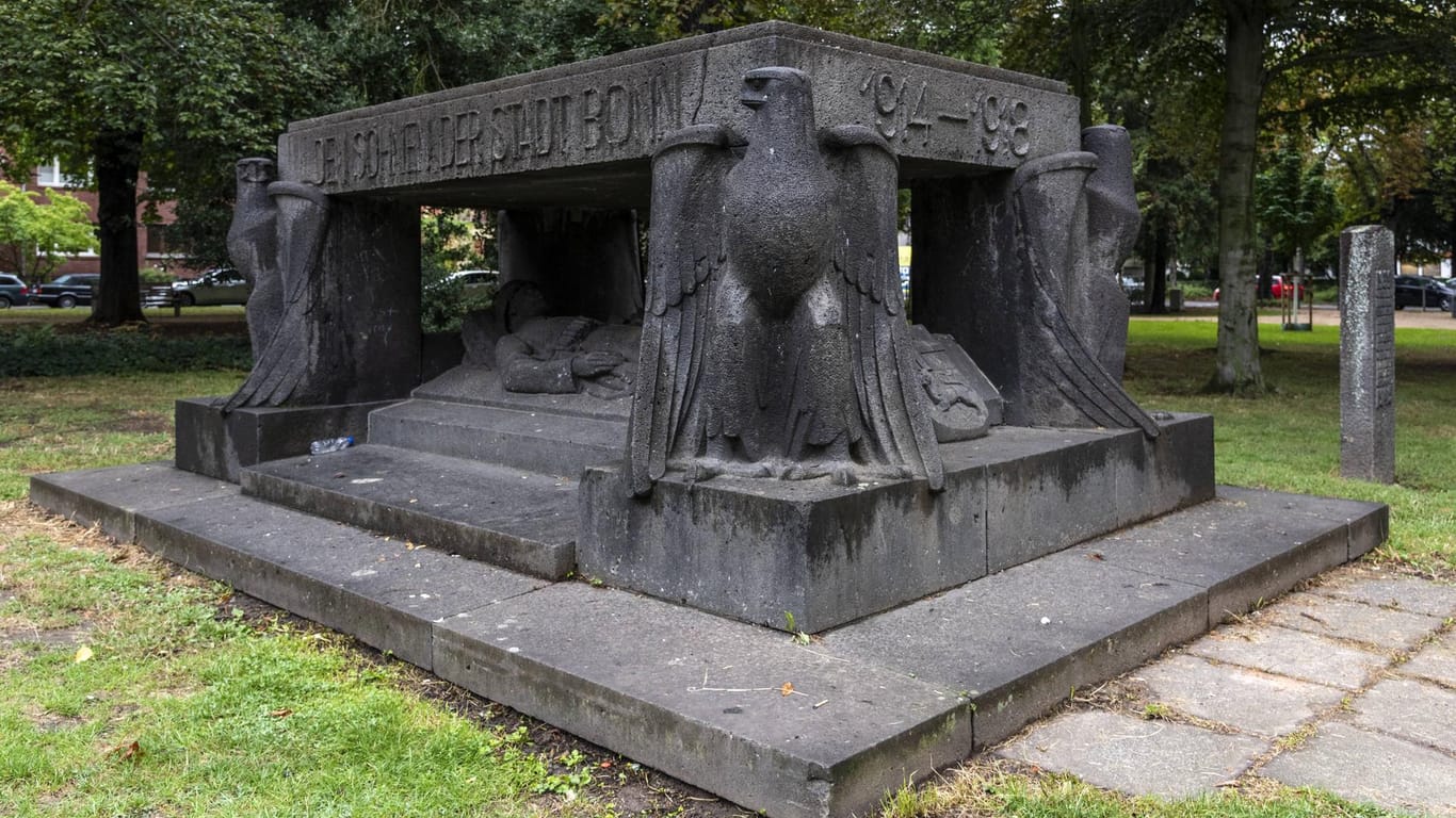 Kriegerdenkmal in Bonn: Es befindet sich im sogenannten Baumschulwäldchen und erinnert an die Gefallenen im Ersten Weltkrieg.