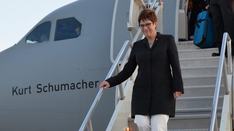 Annegret Kramp-Karrenbauer in Washington: An den separaten US-Flügen der Regierungsmitglieder gab es Kritik.