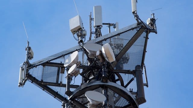 Mit 5G können auf dichtem Raum mit niedriger Sendeleistung tausende Anwender mit einem mobilen Breitband versorgt werden.